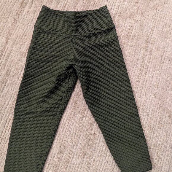 Booty by Brabants Croco Skin Leggings and Sports Bra in Chrome Agave-One Size - Picture 6 of 8